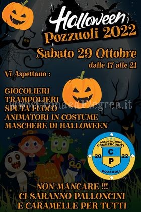 POZZUOLI/ Giocolieri e sputa fuoco nel centro storico per la festa di Halloween