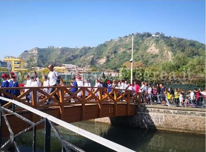 BACOLI/ Il sindaco inaugura un ponte senza il collaudo «Ha messo a rischio tanti bambini»