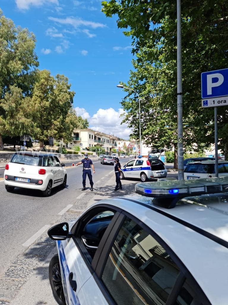 POZZUOLI/ Chiusi tre locali per carenze igieniche e occupazione di suolo pubblico