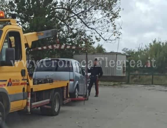 POZZUOLI/ Morsa dei carabinieri a Licola: altri due taxi abusivi sequestrati – LE FOTO