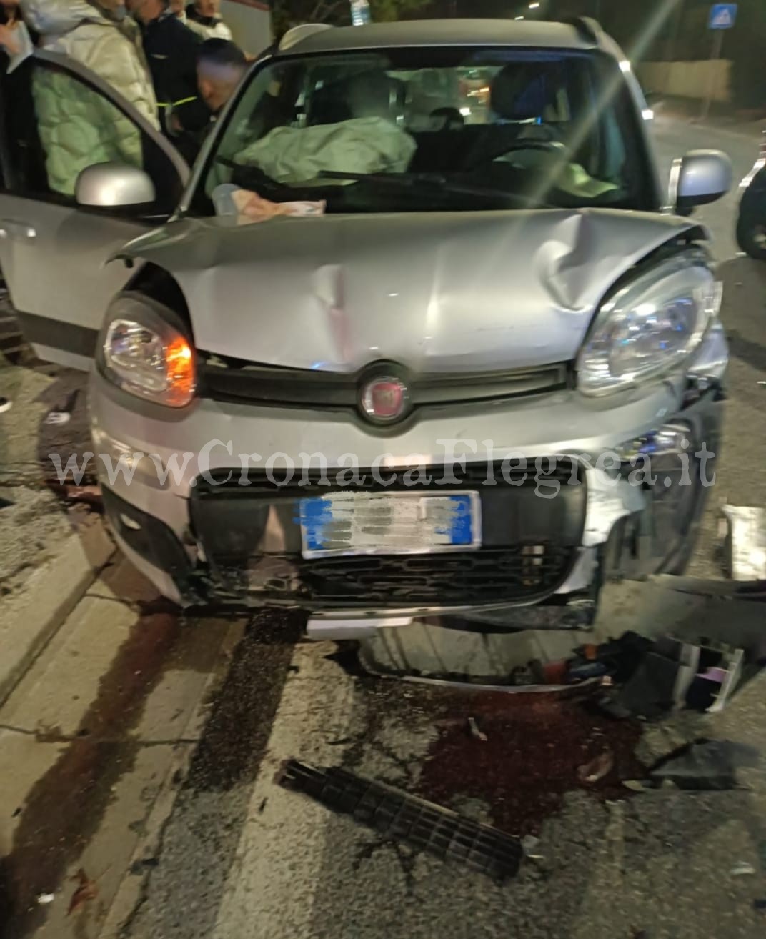Spaventoso incidente a Pozzuoli: dieci giovani feriti all’uscita da una discoteca – LE FOTO