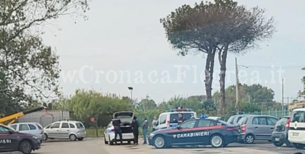 POZZUOLI/ Taxi abusivi a Licola, spallata dei carabinieri: 11 auto sequestrate e 2 denunce – LE FOTO