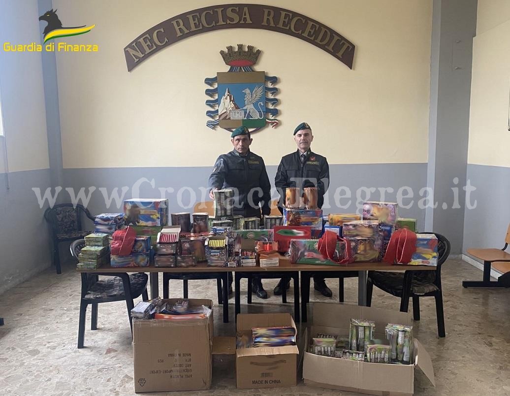 “Natale sicuro”: la Finanza di Pozzuoli sequestra 6 tonnellate di fuochi d’artificio illegali