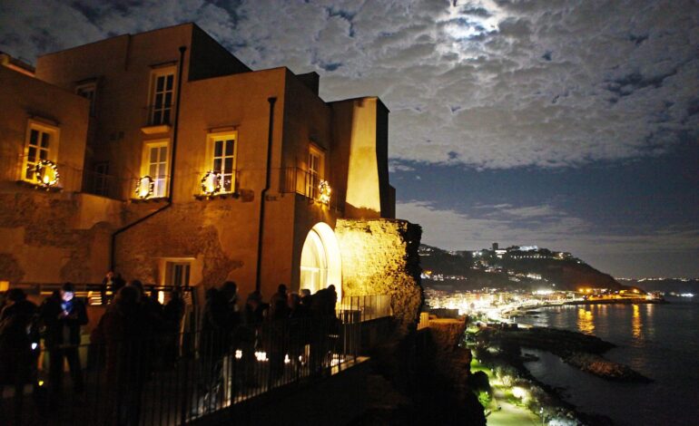 POZZUOLI/ La magia delle feste avvolge il Rione Terra: migliaia i visitatori – LE FOTO