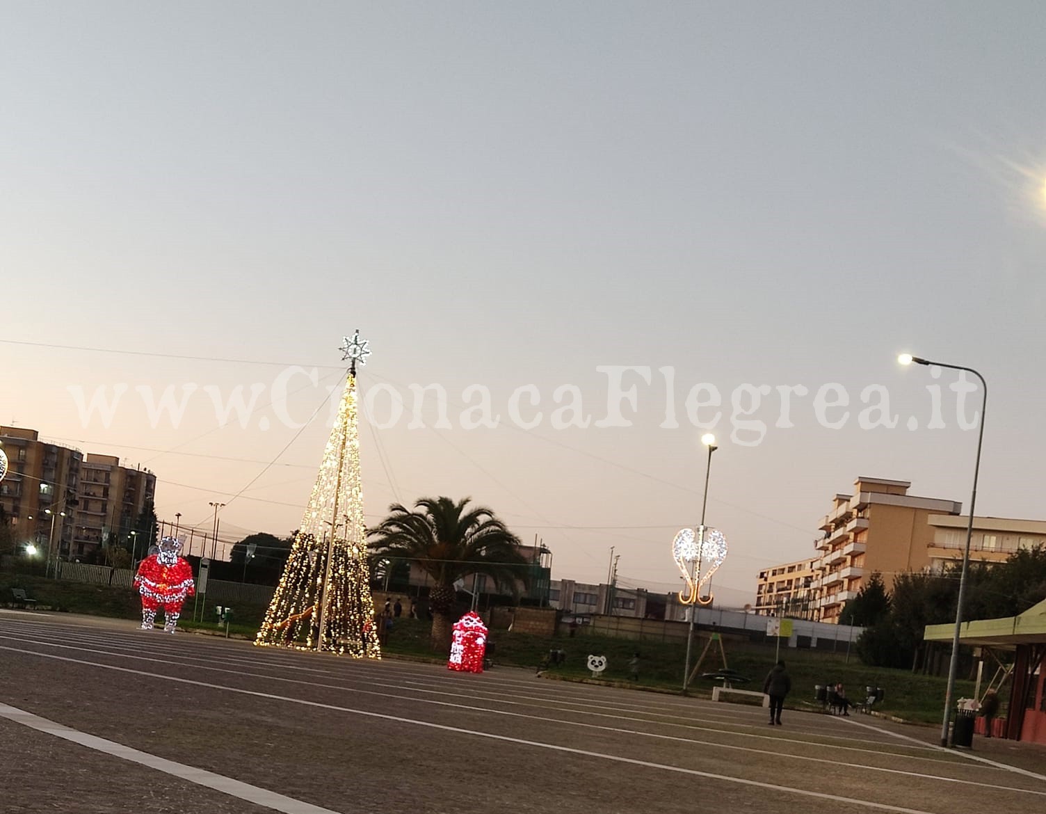 POZZUOLI/ Natale flop a Monterusciello: saltano gli eventi in piazza e il Comune non avvisa