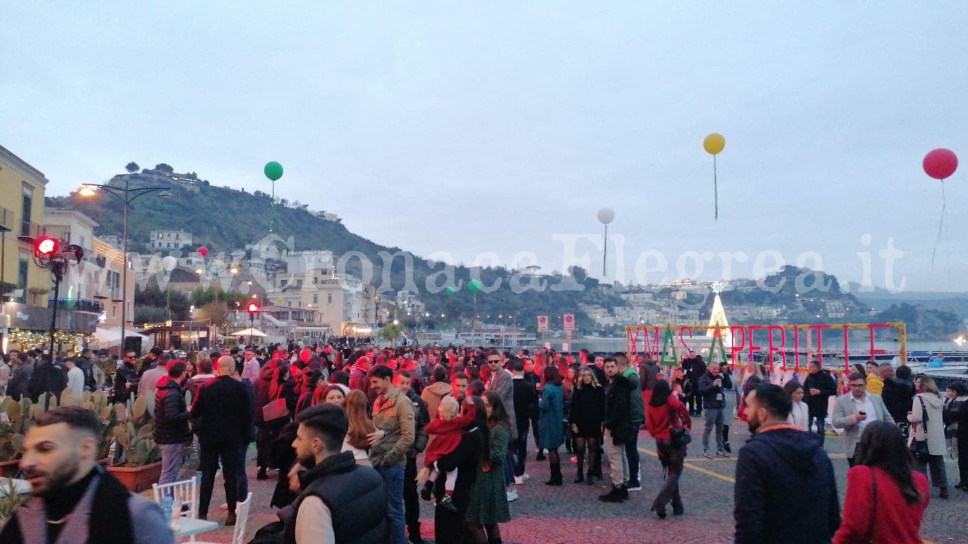 Capodanno a Bacoli, vietata la vendita di lattine e bottiglie di vetro