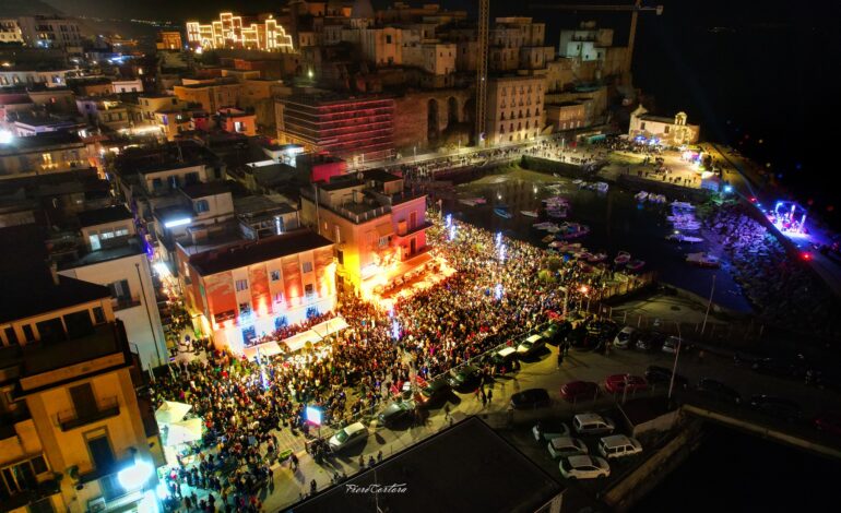 Aperitivo del 31 dicembre: la Darsena di Pozzuoli torna ad illuminarsi con musica e divertimento