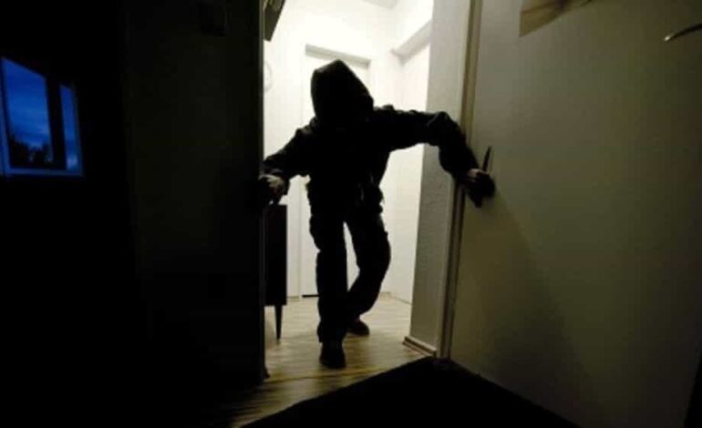 POZZUOLI/ Ladri di appartamento scatenati: 5 furti in una sera