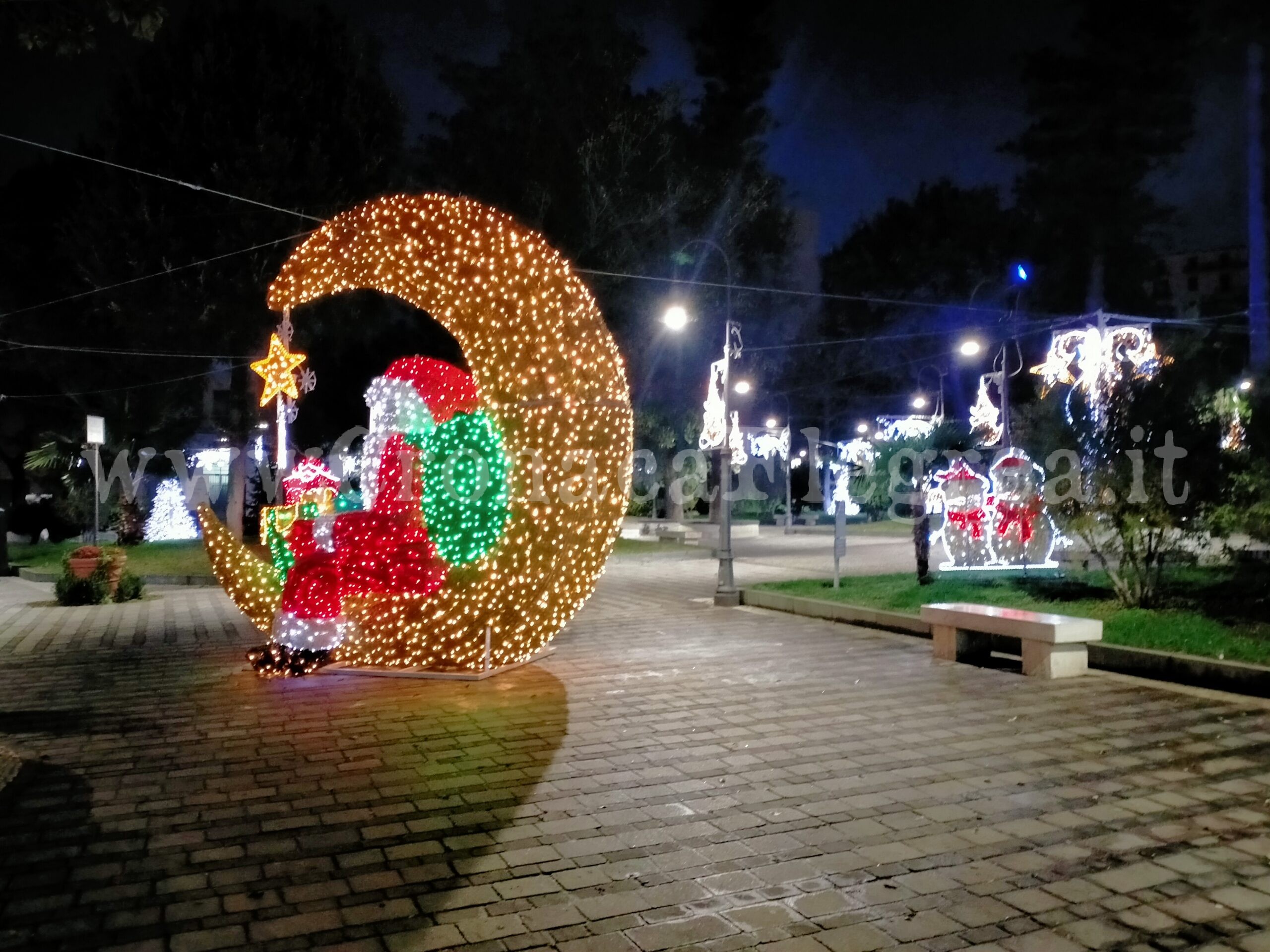 Lo spettacolo delle prime luminarie montate a Pozzuoli – LE FOTO