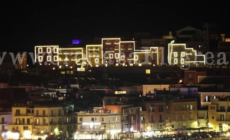 Lo splendore del Rione Terra tornato a vivere per Natale – LE FOTO