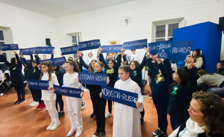 Shoah, a Pozzuoli spettacolo degli alunni della scuola Rodari-Annecchino – LE FOTO