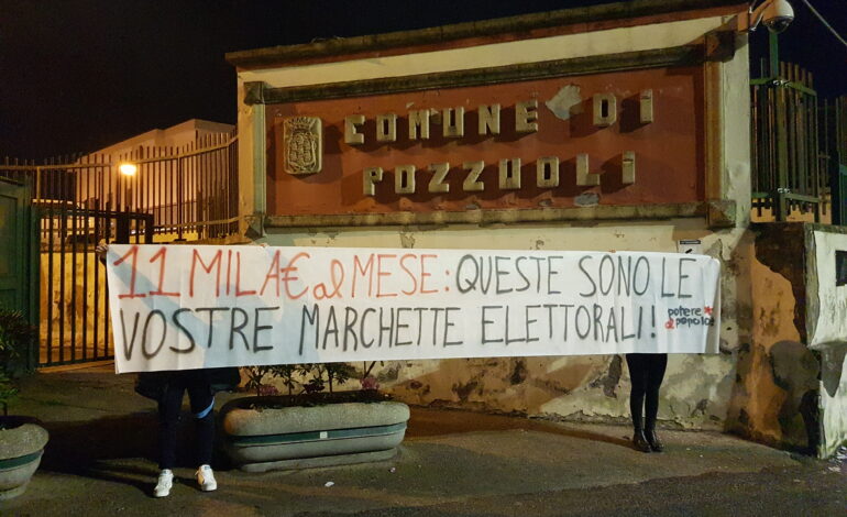 Striscione al Comune di Pozzuoli contro il Capo di Gabinetto: «11mila euro al mese per le vostre marchette elettorali»