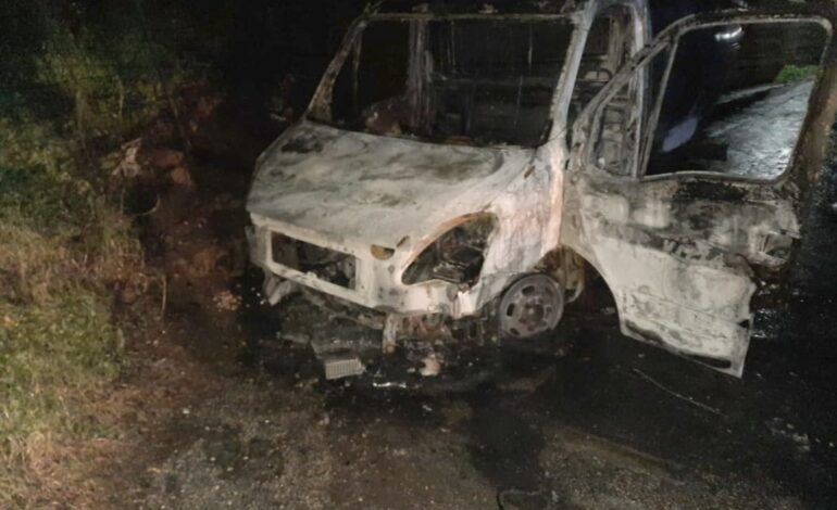 POZZUOLI/ Camion rifiuti dato alle fiamme dalla camorra, appello di Caso e Cafiero De Raho al Ministro dell’Interno