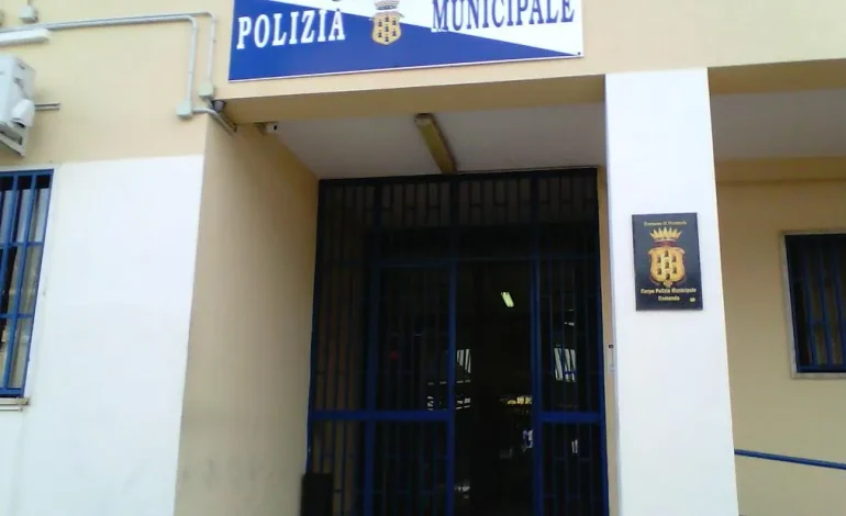 Polizia Locale protagonista della città: manifesto Pozzuoli e Premio Antieroe