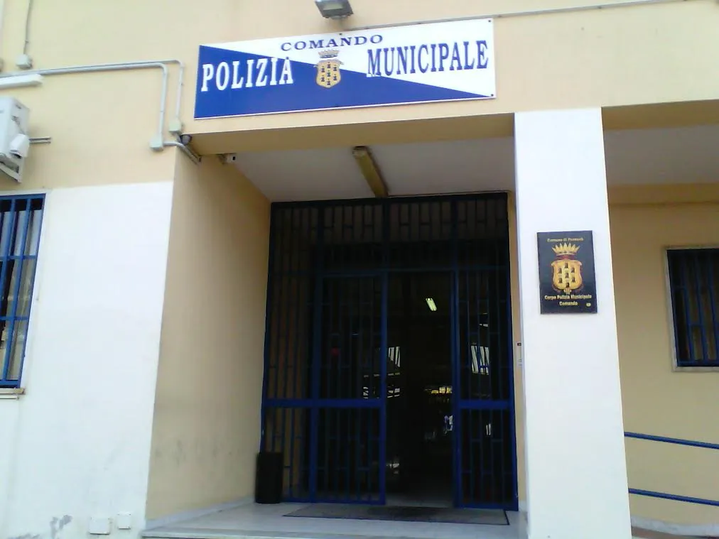 Polizia Locale protagonista della città: manifesto Pozzuoli e Premio Antieroe