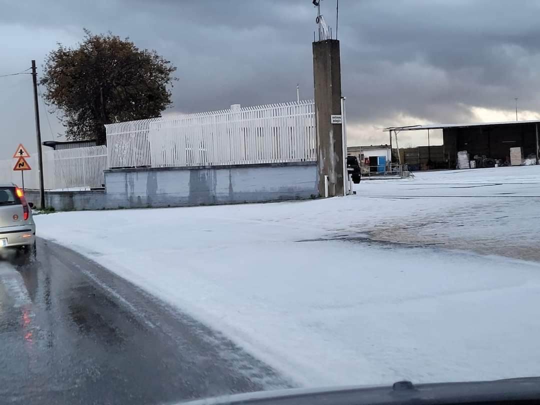 Maltempo e freddo, strade imbiancate a Pozzuoli e Quarto – LE FOTO