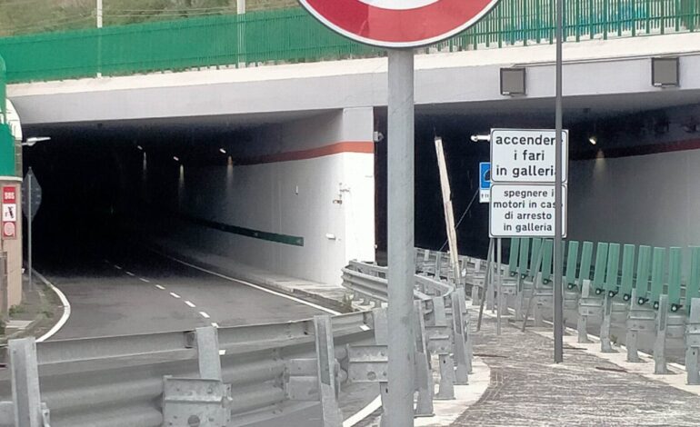 Luci ancora accese nel tunnel Tangenziale-Porto di Pozzuoli: Copin e Regione “snobbano” il sindaco Manzoni