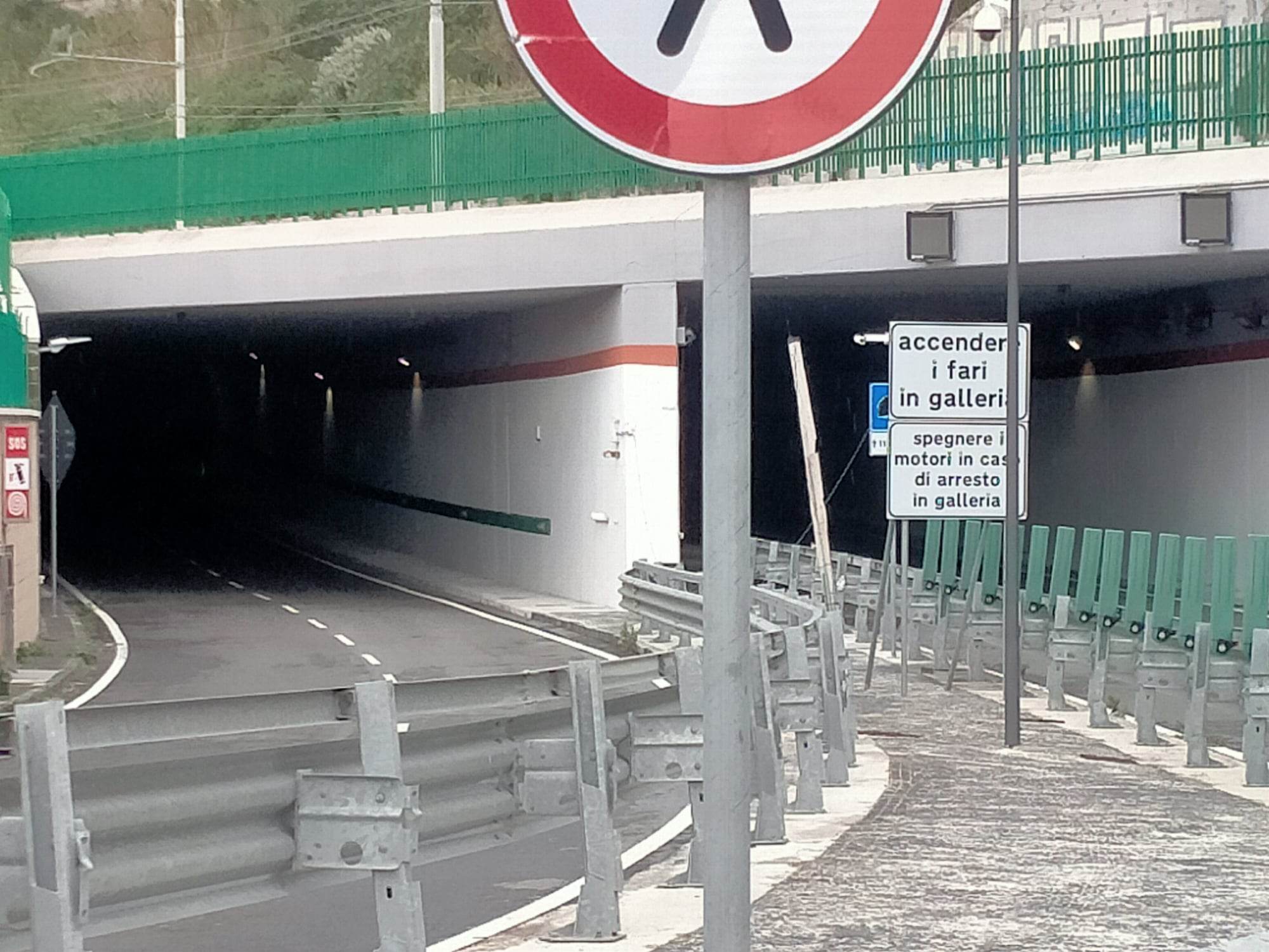 Luci ancora accese nel tunnel Tangenziale-Porto di Pozzuoli: Copin e Regione “snobbano” il sindaco Manzoni