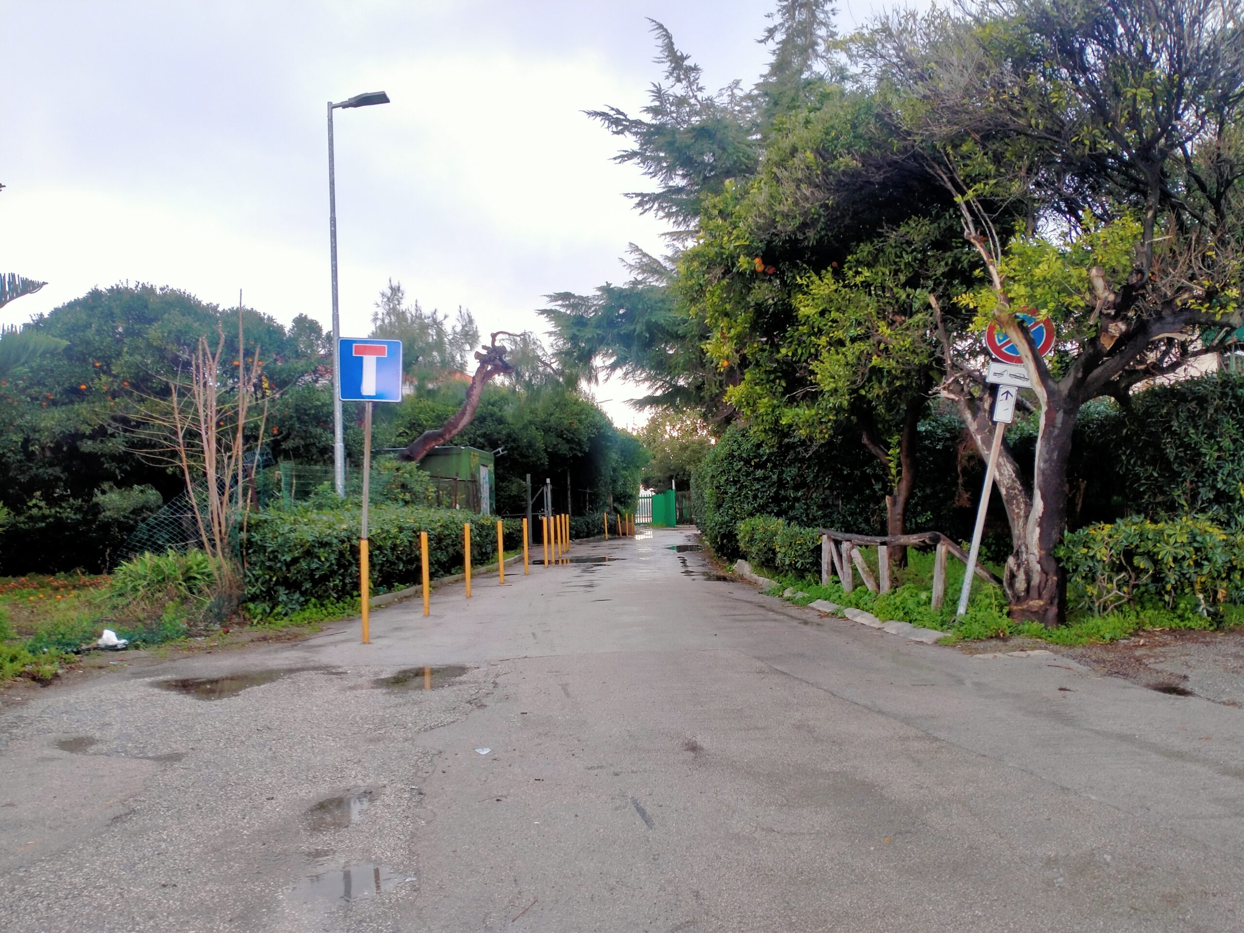 Maltempo, a Pozzuoli chiusi parchi e cimitero