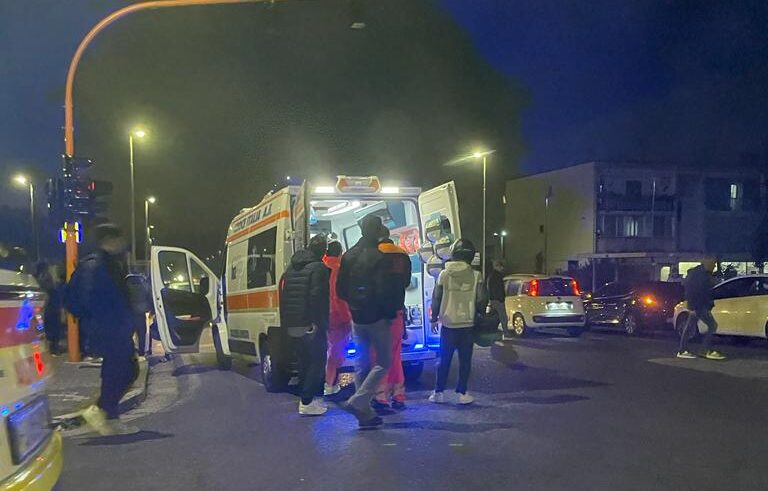 POZZUOLI/ Scontro auto-moto a Monterusciello: due feriti
