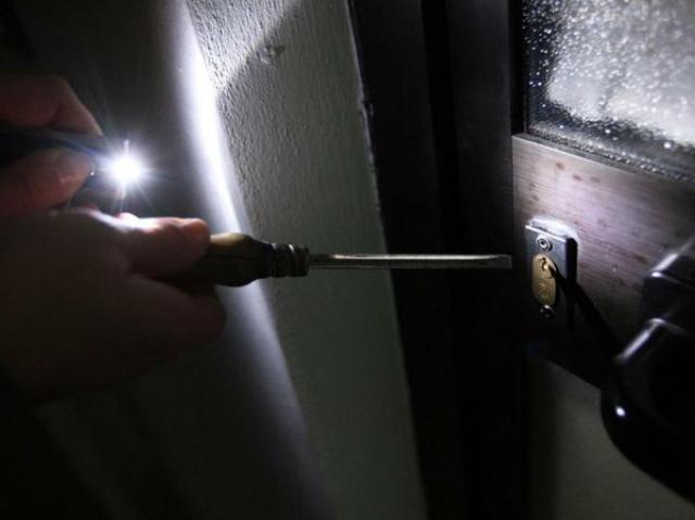 POZZUOLI/ Altro colpo in villa, famiglia sorpresa nel sonno: portati via soldi e gioielli
