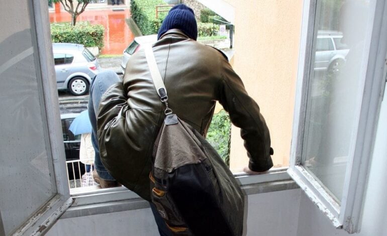 Ruba all’interno di un condominio: carabinieri arrestano un 46enne