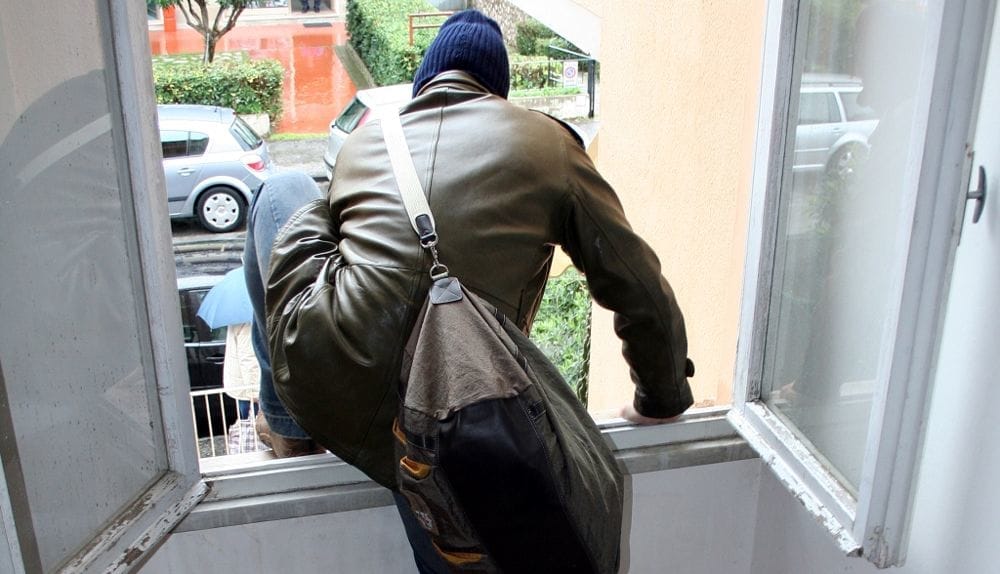 Ruba all’interno di un condominio: carabinieri arrestano un 46enne