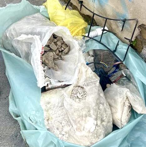 BACOLI/ Abbandona rifiuti edili in strada, multato e denunciato