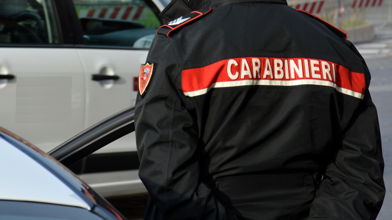 VARCATURO/ Pneumatici e rifiuti speciali accatastati, denunciato un meccanico