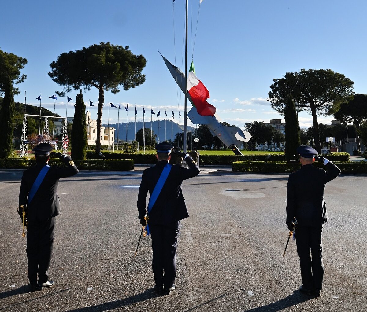Centenario dell’Aeronautica Militare: a Pozzuoli l’alzabandiera solenne – LE FOTO