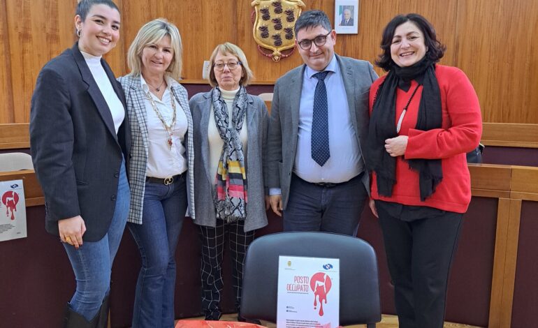 Lotta alla violenza sulle donne: Pozzuoli aderisce alla campagna “Posto Occupato”