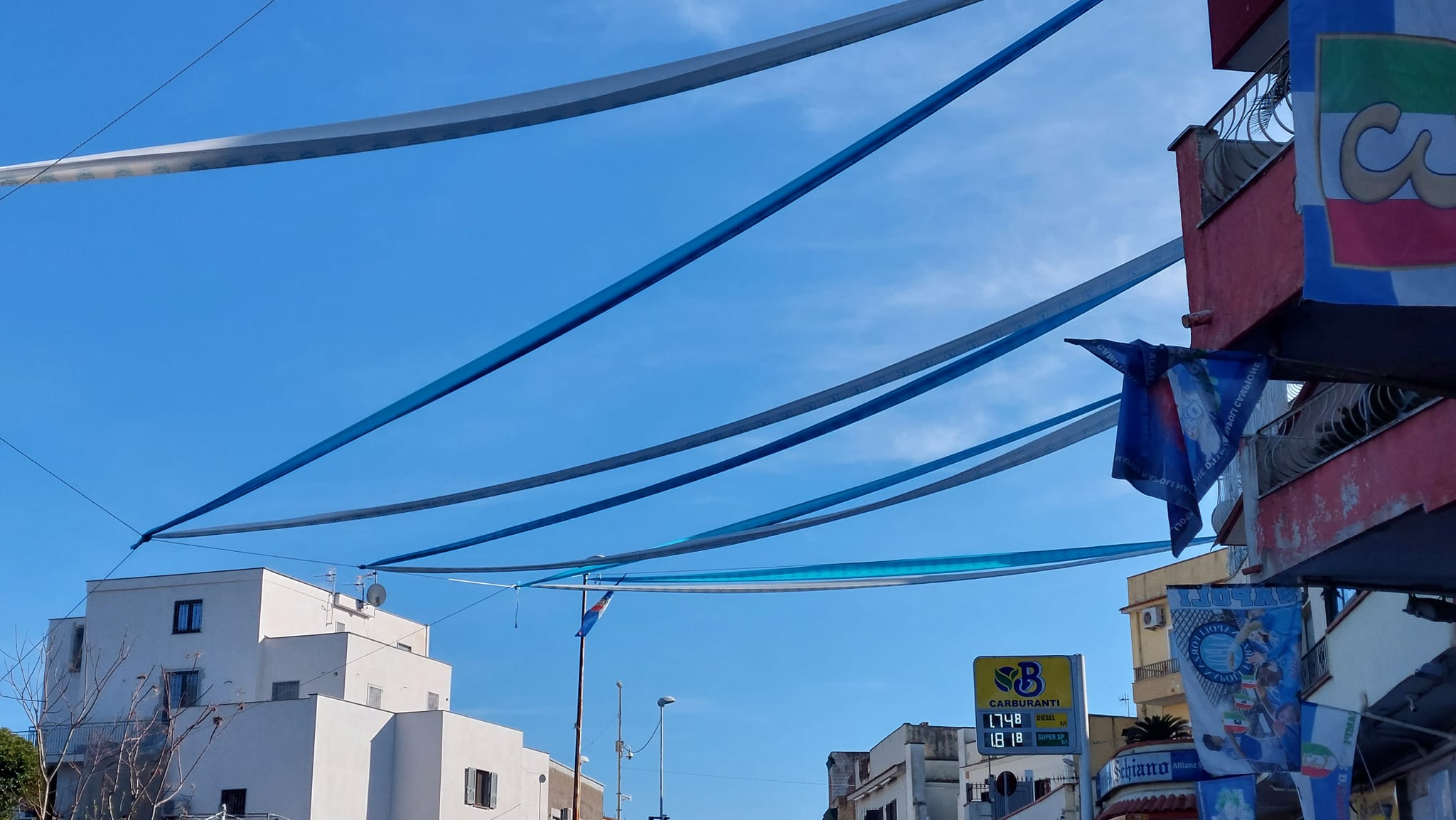 Napoli verso lo scudetto: Monte di Procida si colora d’azzurro – LE FOTO