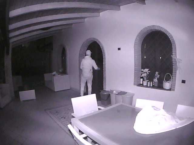 BACOLI/ Tentato furto in zona Scalandrone, ladri ripresi dalle telecamere
