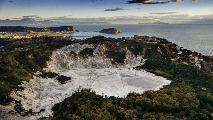 Bradisismo: delegazione di Pozzuoli alla Camera per sollecitare interventi sugli edifici danneggiati