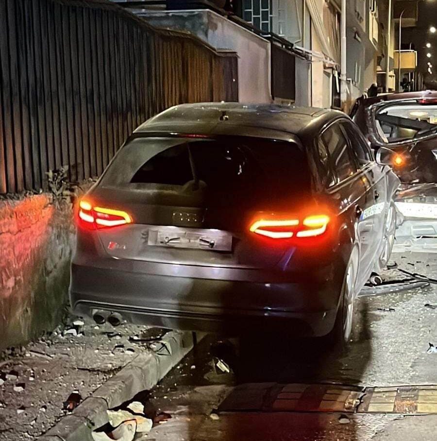 Ladro in Audi senza targhe tenta la fuga dai carabinieri: poi si schianta e finisce in ospedale