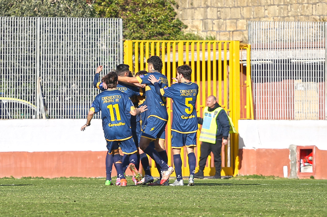 CALCIO/ Fallimento Puteolana: battuta in casa dal Gravina, la retrocessione è a un passo