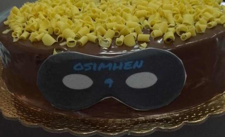 Anche a Pozzuoli è arrivata la torta Osimhen