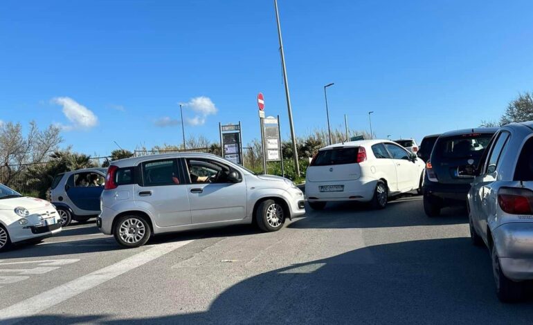 POZZUOLI/ Traffico e ingorghi: domenica di caos a Licola