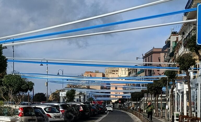 POZZUOLI/ Anche Via Napoli si colora d’azzurro per la festa scudetto – LE FOTO