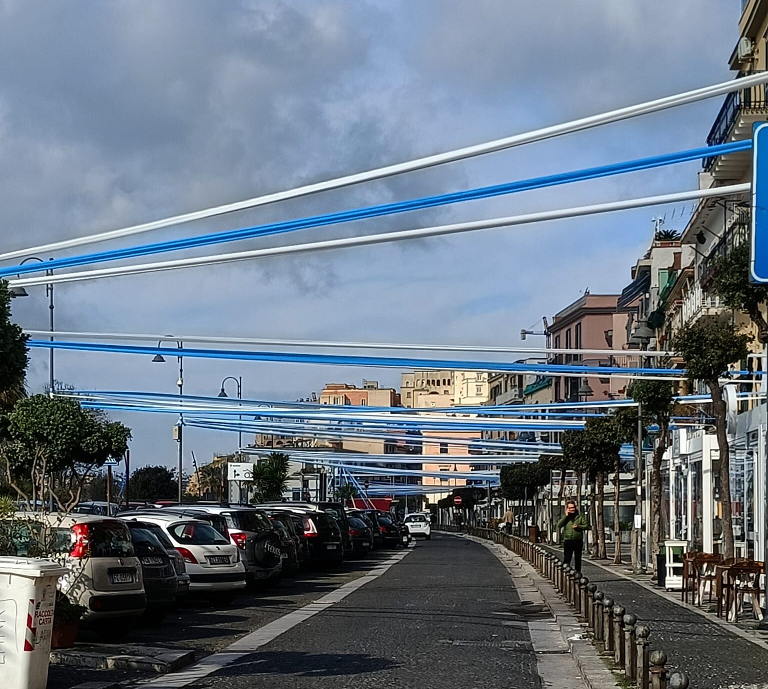 POZZUOLI/ Anche Via Napoli si colora d’azzurro per la festa scudetto – LE FOTO