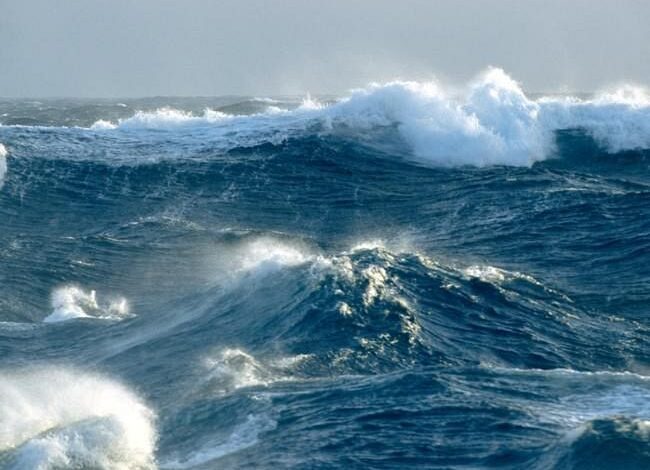 CAMPI FLEGREI/ Vento forte e mare agitato, la Protezione Civile: «Attenzione alle strutture balneari»