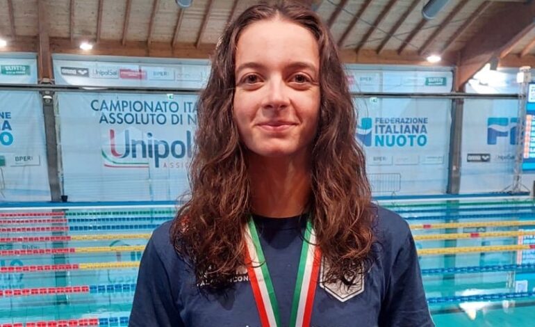 BACOLI/ La nuotatrice Viola Scotto di Carlo conquista la medaglia d’oro nei 50 farfalla
