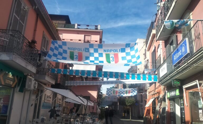 Pozzuoli tinta d’azzurro si prepara alla festa scudetto – LE FOTO