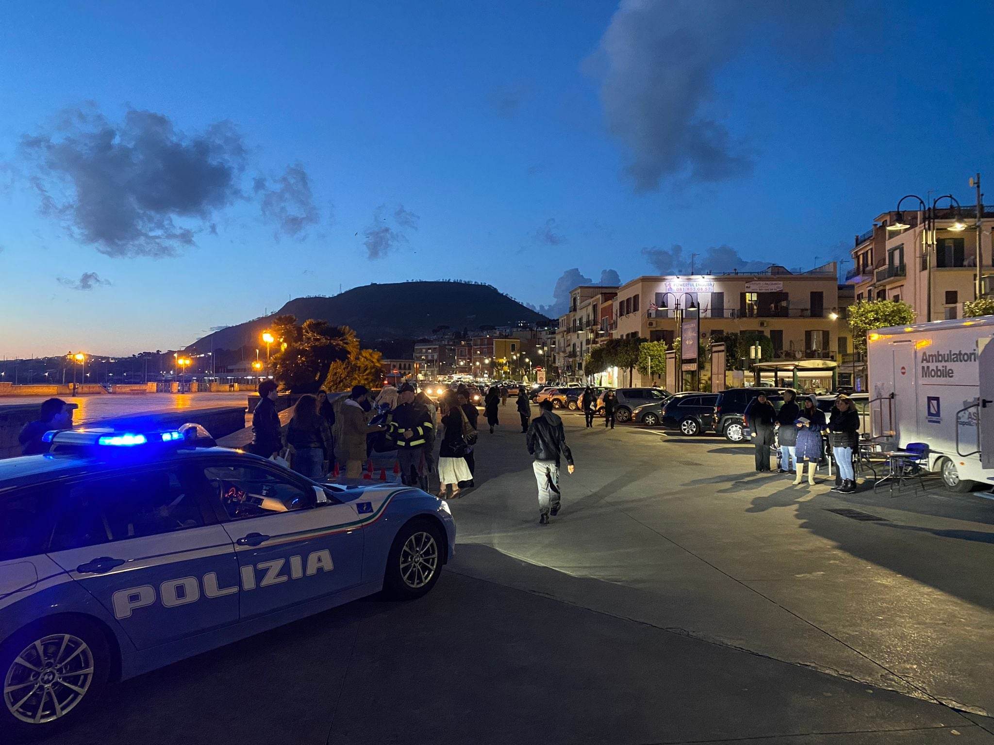 POZZUOLI/ Controlli della Polizia, identificate 125 persone