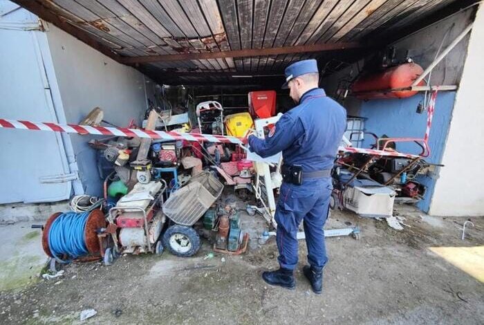 BACOLI/ Gestione illecita di rifiuti: officina sequestrata e titolare denunciato