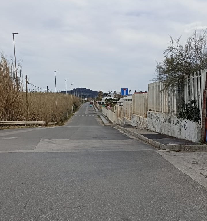 POZZUOLI/ Parcheggiatore abusivo fa estorsione a Licola “Cinque euro per la sosta davanti alla spiaggia libera”