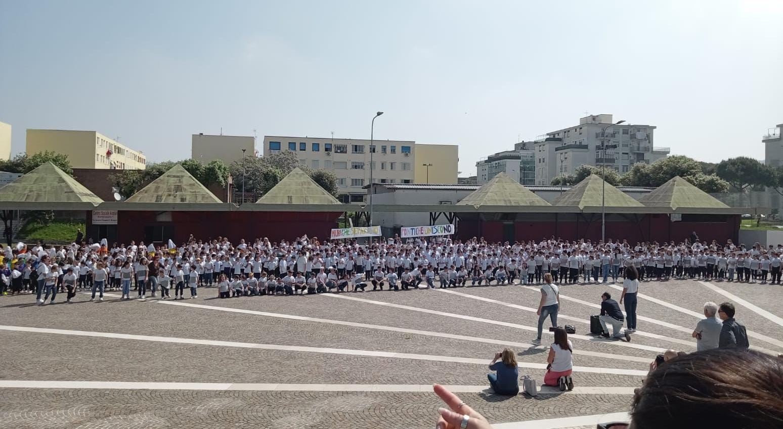 POZZUOLI/ Flash mob a Monterusciello: i bambini dicono stop all’emarginazione e all’indifferenza