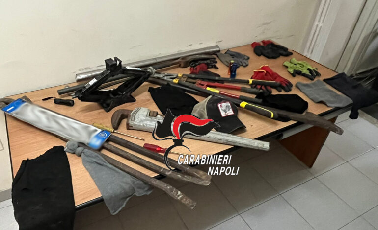 Arrestati cinque ladri nella notte: sono sospettati dei colpi in case e ville anche a Pozzuoli – I NOMI