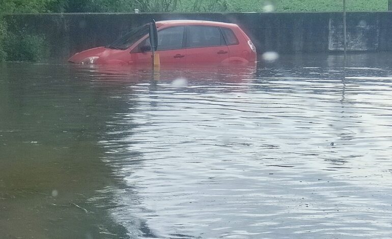 Allagamenti a Pozzuoli, un fiume in piena davanti al Depuratore – LA FOTO