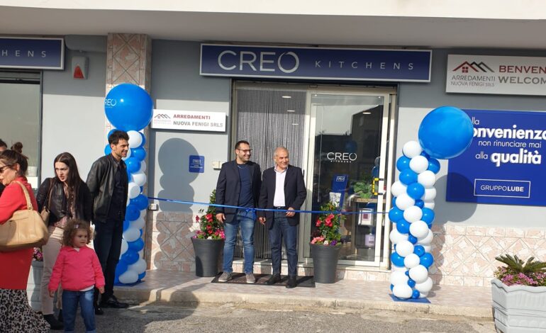 POZZUOLI/ “Creo Kitchens” a Monterusciello: festa per l’apertura del prestigioso marchio by Nuova Fenigi – LE FOTO